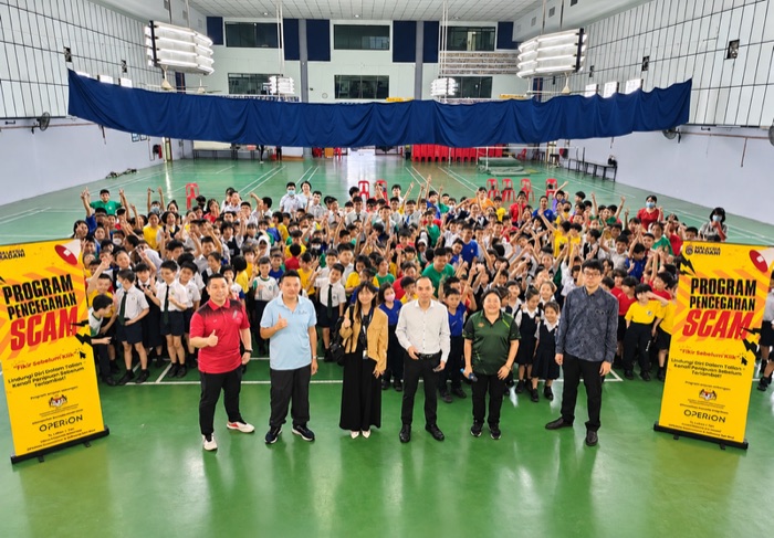 Hundreds of students at a Program Pencegahan Scam assembly