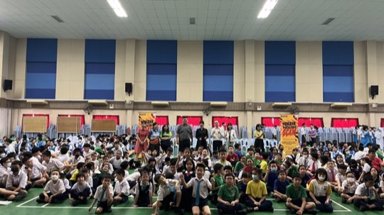 Ts. Lukas J. Tan menyampaikan ceramah kesedaran penipuan di SJKC Sacred Heart