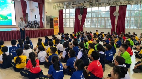 Ts. Lukas J. Tan menyampaikan ceramah kesedaran penipuan di SJKC Phei Shin