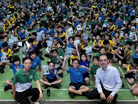 Ts. Lukas J. Tan with students after a talk